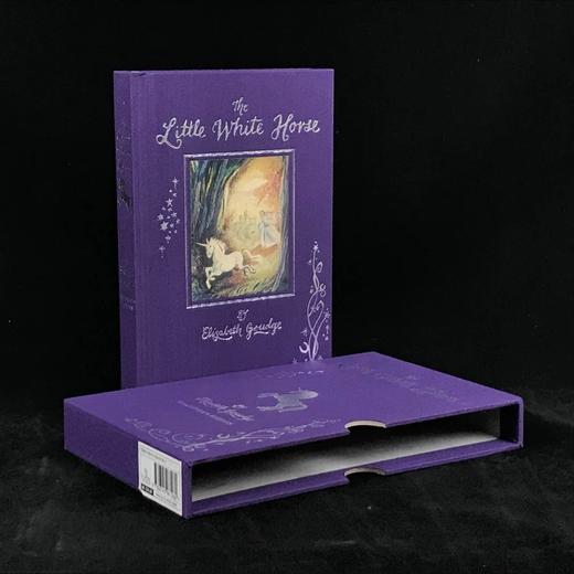 伊丽莎白·古吉《小白马》 数十幅精美插图 精装大32开带书匣 商品图0