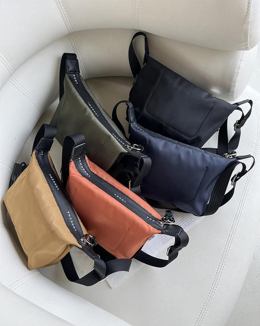 现货 THS 6.29-无 龙·骧系列Pouch小挎包 巨巨巨轻便 极简出行小挎包 5色 CQ1333 商品图1