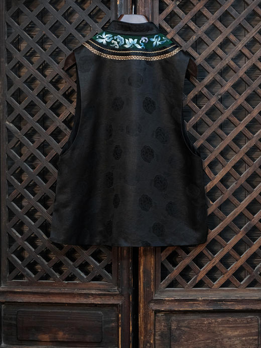 盛唐牡丹盛奢系列| 限量款| 高货-绣花偏襟兰花卷草纹大如意马甲-黑色(特殊商品不退不换) 商品图3