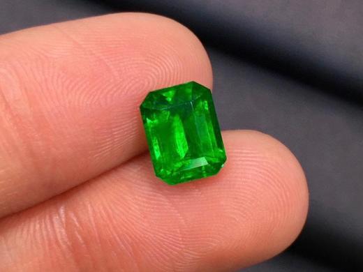 1.9ct 祖母绿裸石 商品图1
