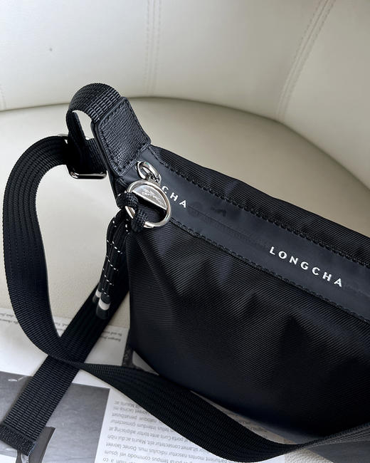 现货 THS 6.29-无 龙·骧系列Pouch小挎包 巨巨巨轻便 极简出行小挎包 5色 CQ1333 商品图4