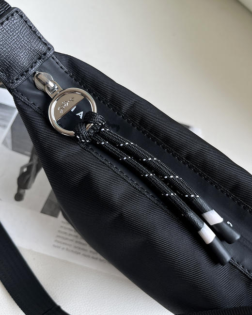 现货 THS 6.29-无 龙·骧系列Pouch小挎包 巨巨巨轻便 极简出行小挎包 5色 CQ1333 商品图6