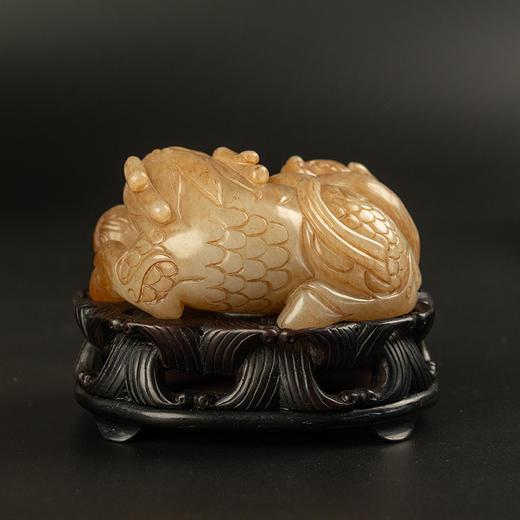 清 玉雕麒麟瑞兽摆件（红木座） 商品图4