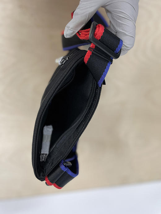 HUGO BOSS/胡戈波士 男士联名款撞色包边拉链休闲拎包斜跨包 商品图1