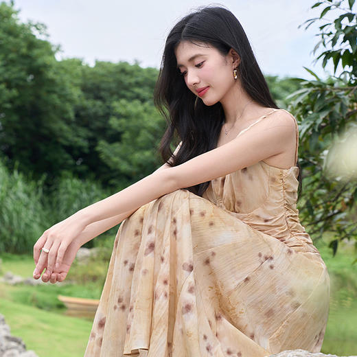 复古晕染印花气质吊带裙女夏季V领扭结肩带褶皱连衣裙V1441223 商品图2