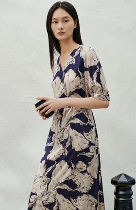 LPIUTY品牌直发⚠️贵妇团⚠️连卡佛同源真丝V领连衣裙❗️B07888