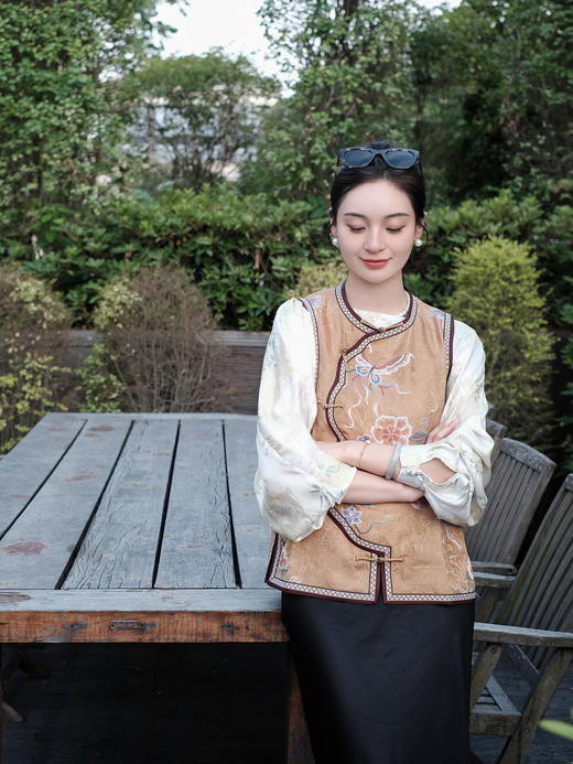 盛唐牡丹盛奢系列| 限量款| 高货-高货-手绣全打籽蝶恋花花瓣马甲-棕色(特殊商品不退不换) 商品图5