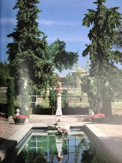 西班牙园林图集 200幅彩色插图 精装大16开 商品图12