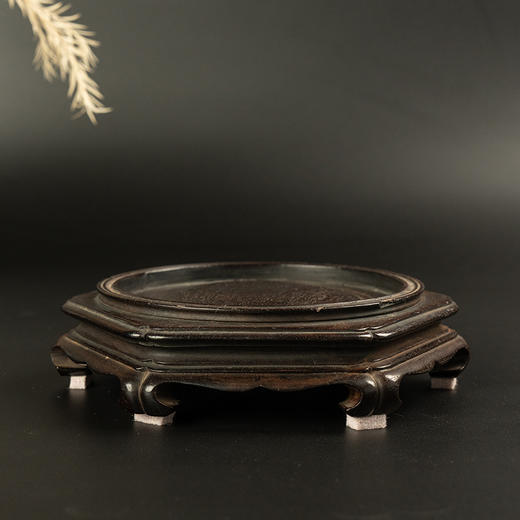 清早期 紫檀一木整挖六角器座 商品图0