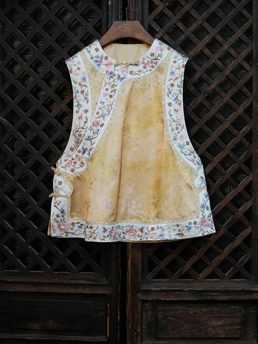 盛唐牡丹盛奢系列| 限量款| 高货-刺绣福蝶吉花偏襟如意背心(特殊商品不退不换) 商品图5