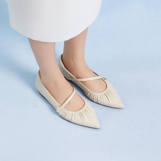 千百度平底玛丽珍鞋女秋季褶皱羊皮小香风鞋浅口晚晚单鞋A24482207 商品图4