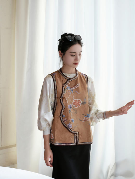 盛唐牡丹盛奢系列| 限量款| 高货-高货-手绣全打籽蝶恋花花瓣马甲-棕色(特殊商品不退不换) 商品图1