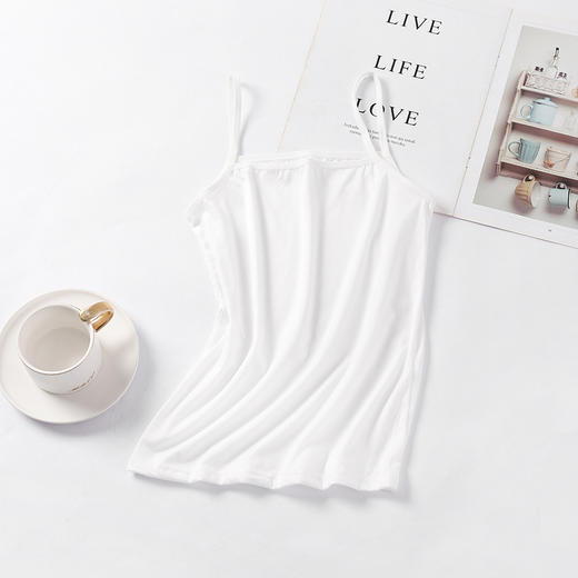 【买一送一】夏季新款时尚冰丝吊带背心，一片式冰丝无痕，小细节大情怀。舒适亲肤，修身显瘦。女性专属背心，防走光面料！ 商品图4