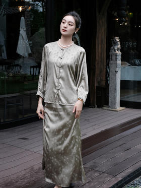 盛唐婧|飞燕桑蚕丝蝴蝶缎对襟蝙蝠袖开衫-卡其色