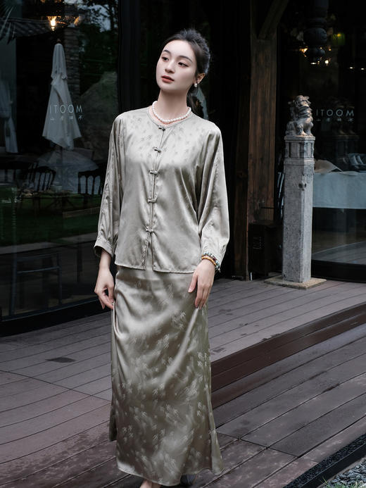 盛唐婧|飞燕桑蚕丝蝴蝶缎鱼尾半裙-卡其色 商品图2