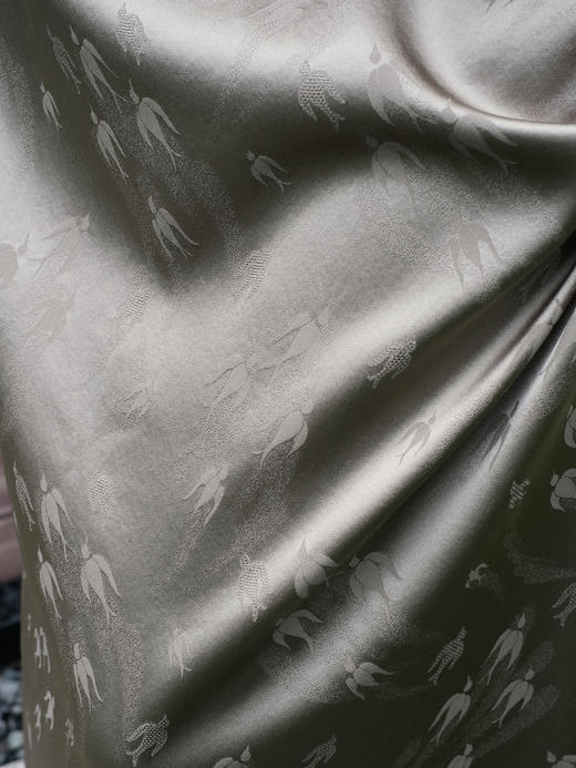 盛唐婧|飞燕桑蚕丝蝴蝶缎对襟蝙蝠袖开衫-卡其色 商品图3