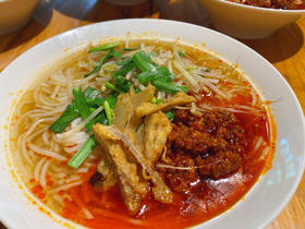 特色酥肉炸酱米线/米线好吃肉香汤好喝-9号桌