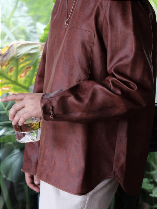 下架|盛唐婧| 男士红云纱莨绸斜袋套头男恤 商品图3