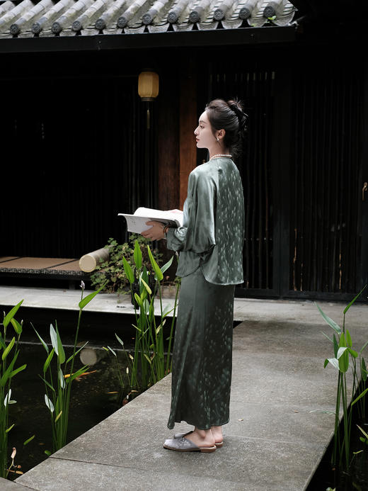盛唐婧|飞燕桑蚕丝蝴蝶缎对襟蝙蝠袖开衫-绿色 商品图2