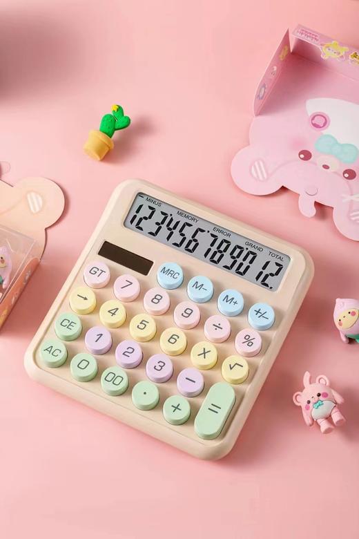【颜值出众糖果色系语音计算器】多巴胺语音计算器台式，宽屏显示舒适按键轻松运算，太阳能双电源计算机财务办公专用CalculatorQQ 商品图4