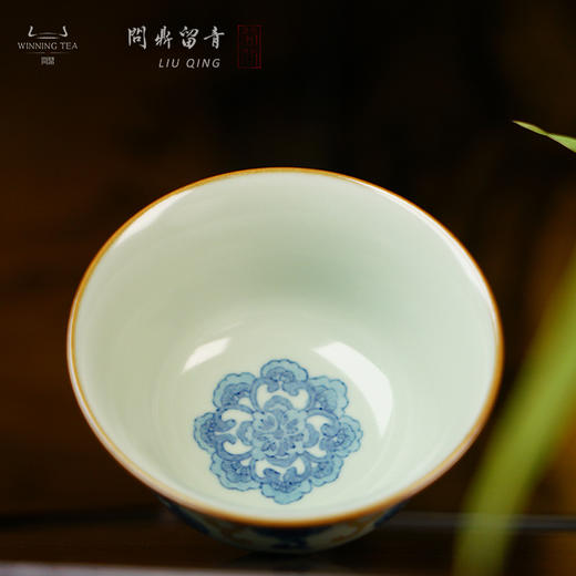 问鼎留青青云杯（青花斗金菊花纹） 商品图1