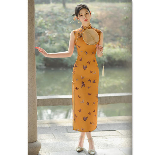 2024春夏新款时尚改良年轻女士仿醋酸长款无袖旗袍SYK299108 商品图3