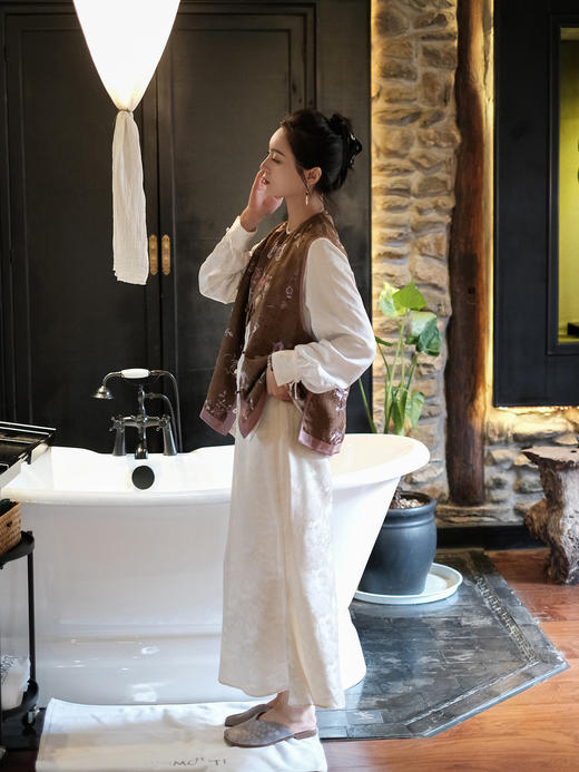 盛唐牡丹盛奢系列| 限量款| 高货-手绣蝶恋花对襟马甲-棕色(特殊商品不退不换) 商品图3