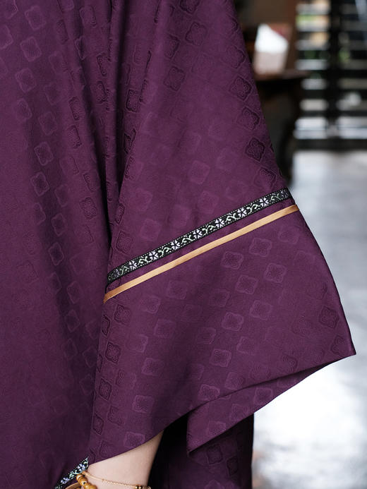 下架|盛唐牡丹盛奢系列| 高货-真丝蝴蝶兰花纹手绣如意上衣(特殊商品不退不换) 商品图3