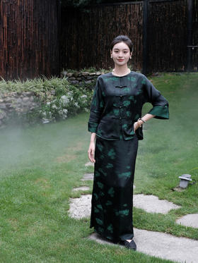 盛唐婧| 花影桑蚕丝蝴蝶缎印花修身半身裙