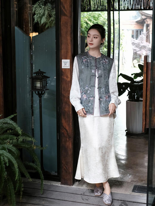 下架|盛唐牡丹盛奢系列| 限量款| 高货-手绣花开富贵对襟马甲-绿色(特殊商品不退不换) 商品图0