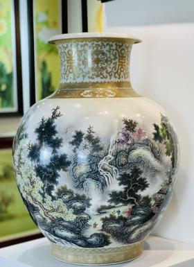粉彩山水大赏瓶【江山秀丽】