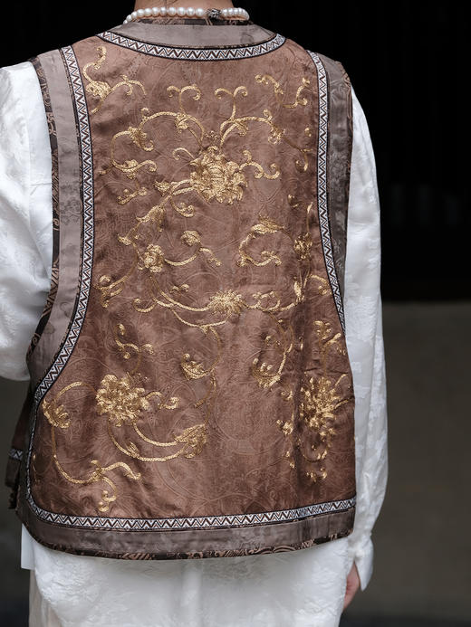 盛唐牡丹盛奢系列| 限量款| 高货-手绣圈金牡丹卷草纹偏襟马甲(特殊商品不退不换) 商品图2