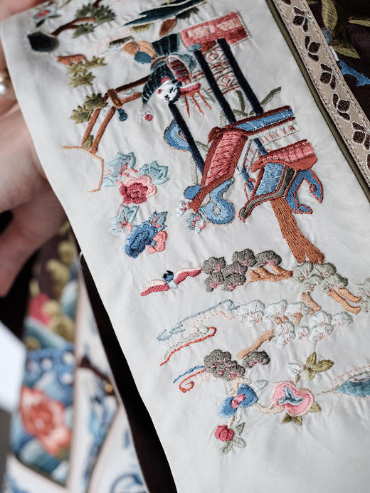 下架 |盛唐牡丹盛奢系列| 限量款| 高货-刺绣福蝶牡丹对襟红云纱女外套(特殊商品不退不换) 商品图4