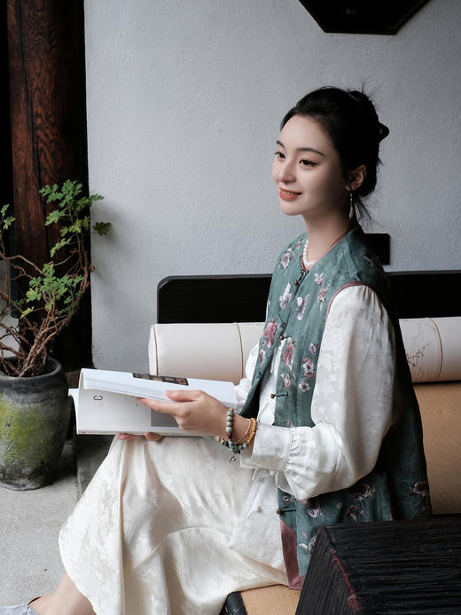 盛唐牡丹盛奢系列| 限量款| 高货-手绣蝶恋花对襟马甲-绿色(特殊商品不退不换) 商品图0