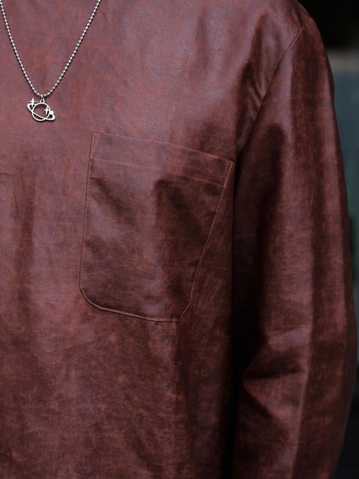 下架|盛唐婧| 男士红云纱莨绸斜袋套头男恤 商品图1