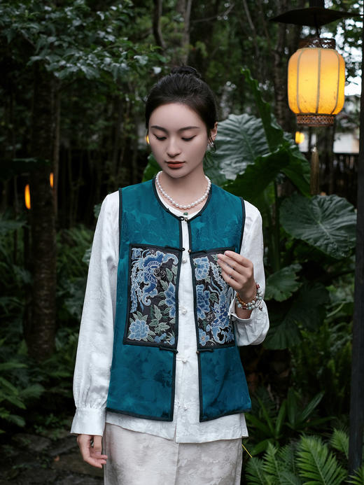 盛唐牡丹盛奢系列| 限量款| 高货-手绣三蓝福花补子马甲(特殊商品不退不换) 商品图0