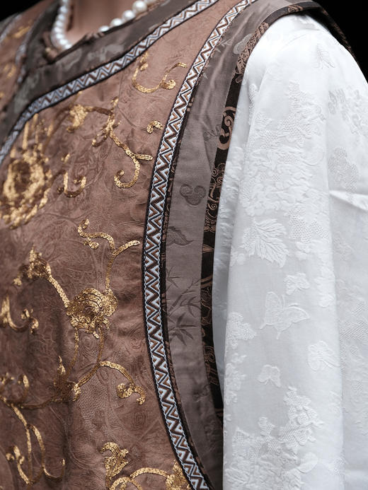 盛唐牡丹盛奢系列| 限量款| 高货-手绣圈金牡丹卷草纹偏襟马甲(特殊商品不退不换) 商品图4