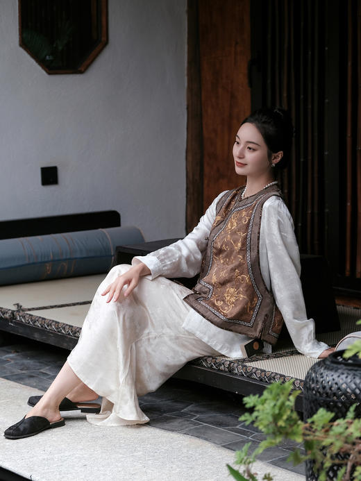 盛唐牡丹盛奢系列| 限量款| 高货-手绣圈金牡丹卷草纹偏襟马甲(特殊商品不退不换) 商品图5