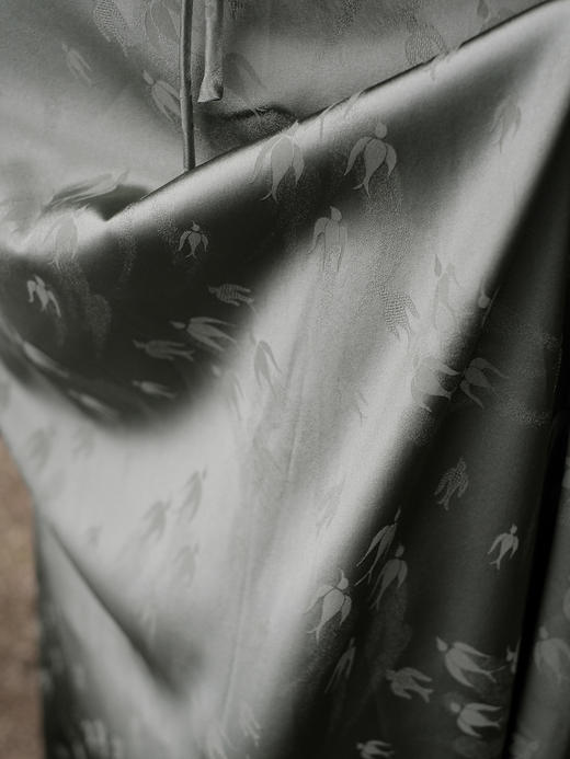 盛唐婧|飞燕桑蚕丝蝴蝶缎对襟蝙蝠袖开衫-绿色 商品图7