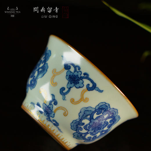 问鼎留青青云杯（青花斗金菊花纹） 商品图2