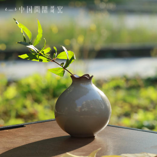 问鼎哥窑牛角款石榴瓶 商品图0