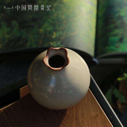 问鼎哥窑牛角款石榴瓶 商品图1