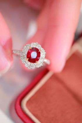 1.02ct 红宝石戒指