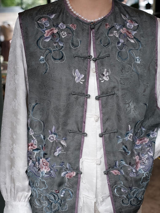 下架|盛唐牡丹盛奢系列| 限量款| 高货-手绣花开富贵对襟马甲-绿色(特殊商品不退不换) 商品图1