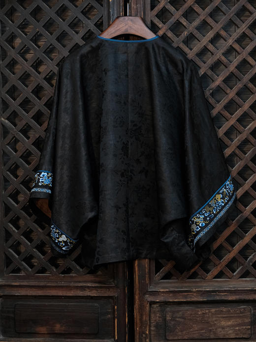 盛唐牡丹盛奢系列| 限量款| 高货-重缎圈金三蓝福蝶偏襟女外套(特殊商品不退不换) 商品图3