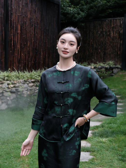 盛唐婧| 花影桑蚕丝蝴蝶缎印花对襟外套 商品图4