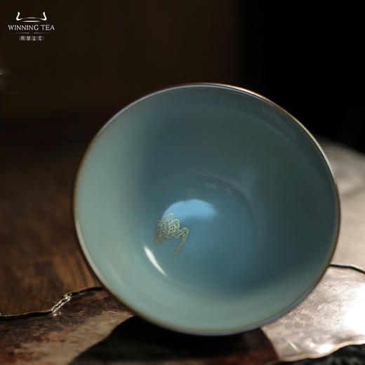 问鼎鼎峰柴窑天青淳和杯(炽焰飞龙) 商品图3