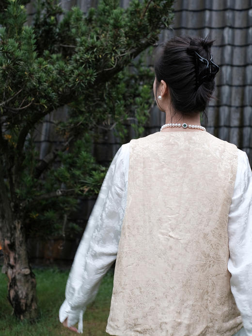 盛唐牡丹盛奢系列| 限量款| 高货-香云纱手绣拼丝麻缎花瓣夹棉马甲(特殊商品不退不换) 商品图1