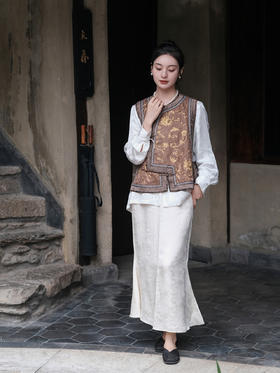 盛唐牡丹盛奢系列| 限量款| 高货-手绣圈金牡丹卷草纹偏襟马甲(特殊商品不退不换)