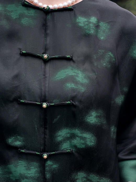 盛唐婧| 花影桑蚕丝蝴蝶缎印花对襟外套 商品图7